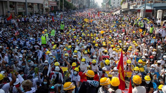 Myanmar : un an après le coup d’État, le pays s'enlise dans la guerre civile image