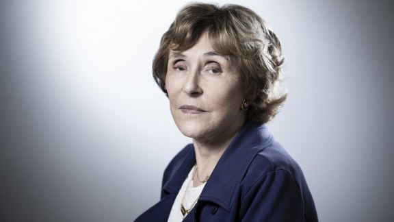 « L'Euro a été fait pour des raisons purement politiques » - Édith Cresson image