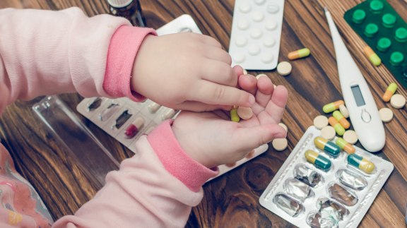 Donne-t-on trop de médicaments aux enfants en France ? image