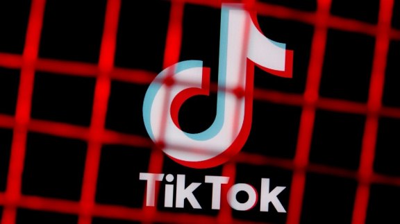 Surveillance numérique, propagande : Tiktok, le péril jeune image