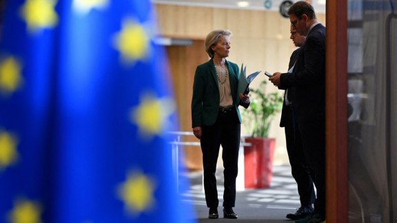 Sous la pression des lobbys patronaux, la Commission européenne dérégule toujours plus image