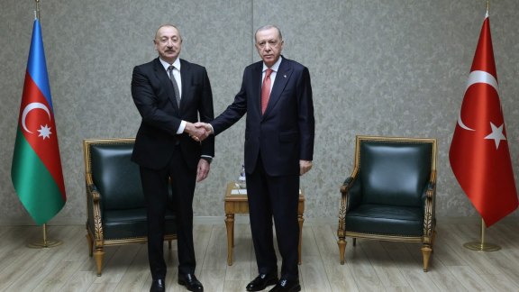 Face aux tensions entre l'Azerbaïdjan et la Russie, l'Occident doit rester prudent image