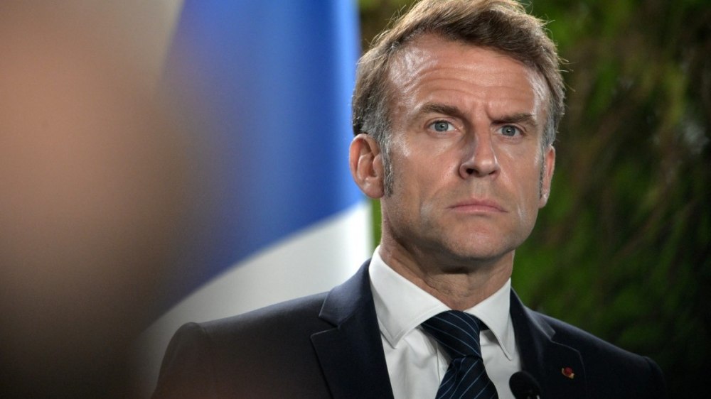 constitution-sabotee-pouvoir-confisque-pourquoi-emmanuel-macron-doit-demissionner